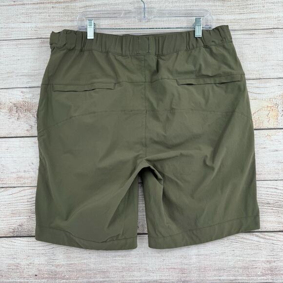 Vintage Adidas Hiking Shorts Men's Size 40 Olive Green Adjustable Waist - Picture 2 of 10
